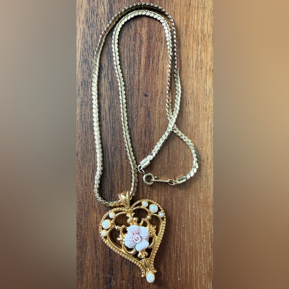 Avon Jewelry - VTG Avon Gold Tone Necklace Heart Floral Rose  Pink Faux Pearl Accents